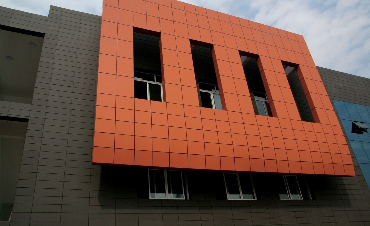 облицовка фасадов , монтажу конструкций, фасады светопрозрачные 